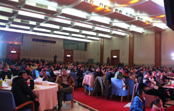 “感謝有你 一路相伴”——大名集團2015表彰暨2016新春晚會