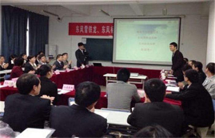 “定向人才招聘，實現(xiàn)企業(yè)、人才雙贏” ——記東風雪鐵龍、標致定向班專場招聘會
