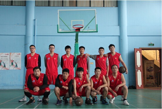 “揮灑汗水、點燃激情、釋放青春正能量”